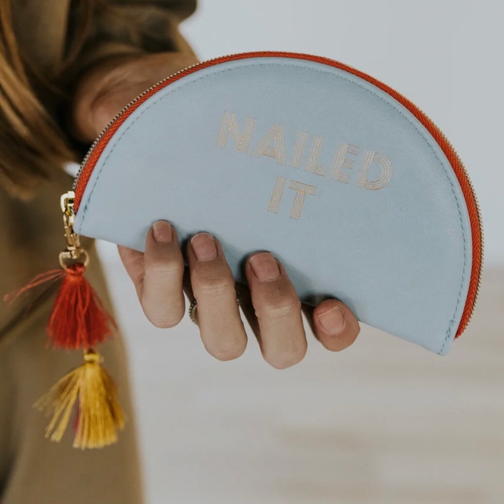 NWT DESIGNWORKS INK. VEGAN LEATHER CASE MANICURE KIT COLOR LIGHT BLUE.